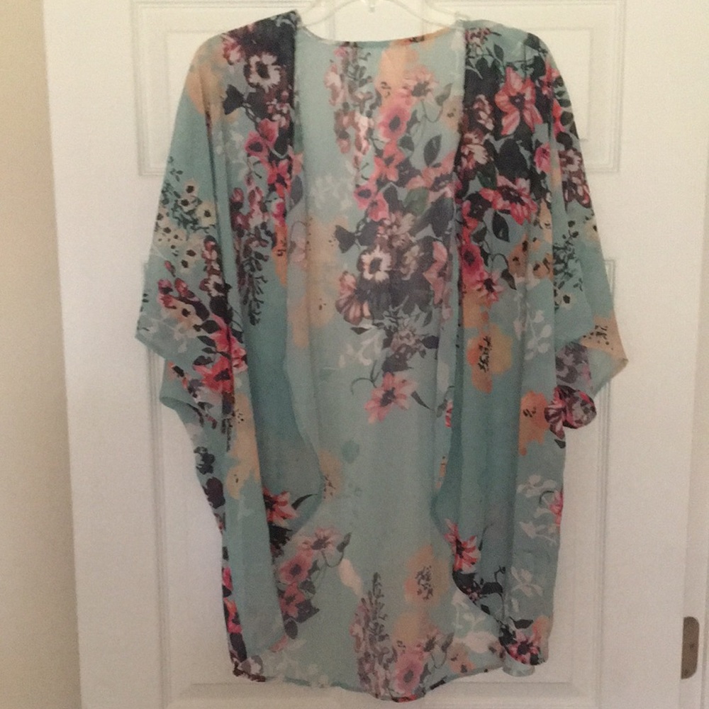 Light green chiffon, floral vest type wrap. Size XL